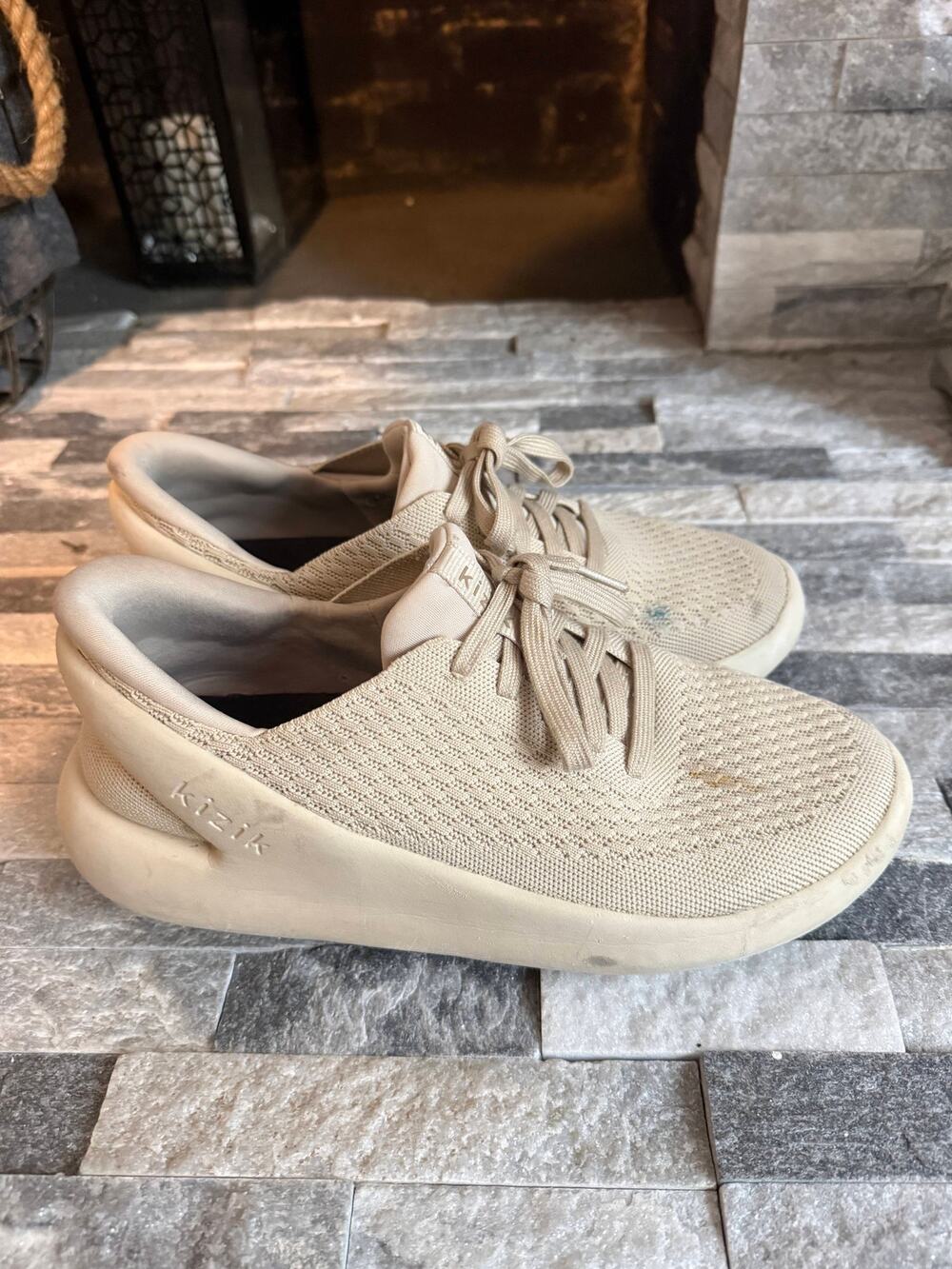 Kizik Hands-Free Slip-On Sneakers Men's 9 / Women's 10